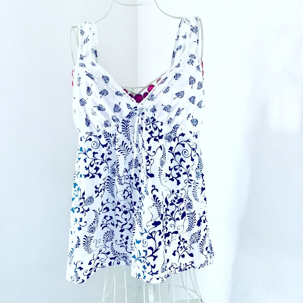 Aéropostale Blue and white floral top